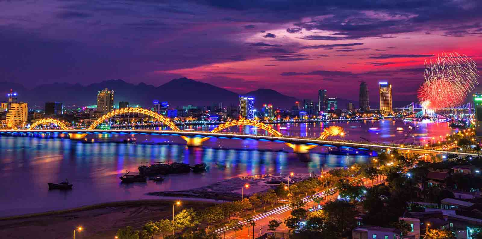 Rooftop bar in Da Nang, a la carte danang beach hotel, sky 36 danang, vanda restaurant danang, tourance bar danang, skyview lounge danang Rooftop romance in Da Nang