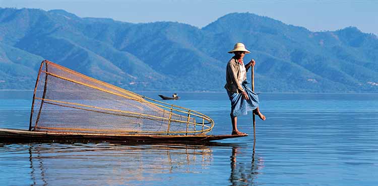 14659833459475_Leg-rowers-Inle-lake.jpg