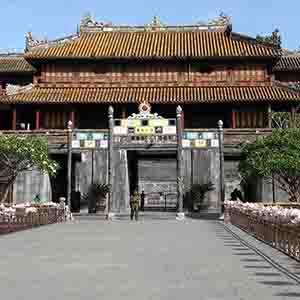 15143692034484_kinh-thanh-hue1.jpg